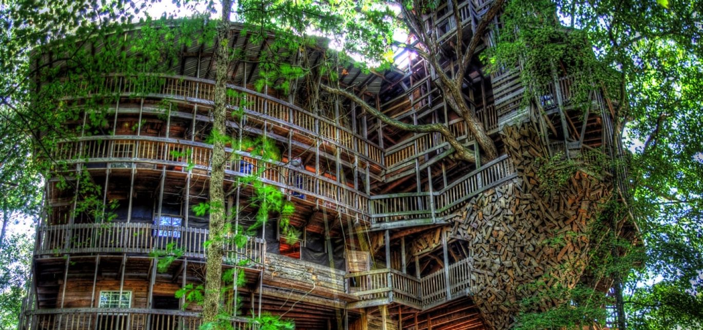 The-Worlds-Biggest-Tree-House-by-Horace-Burgess-28